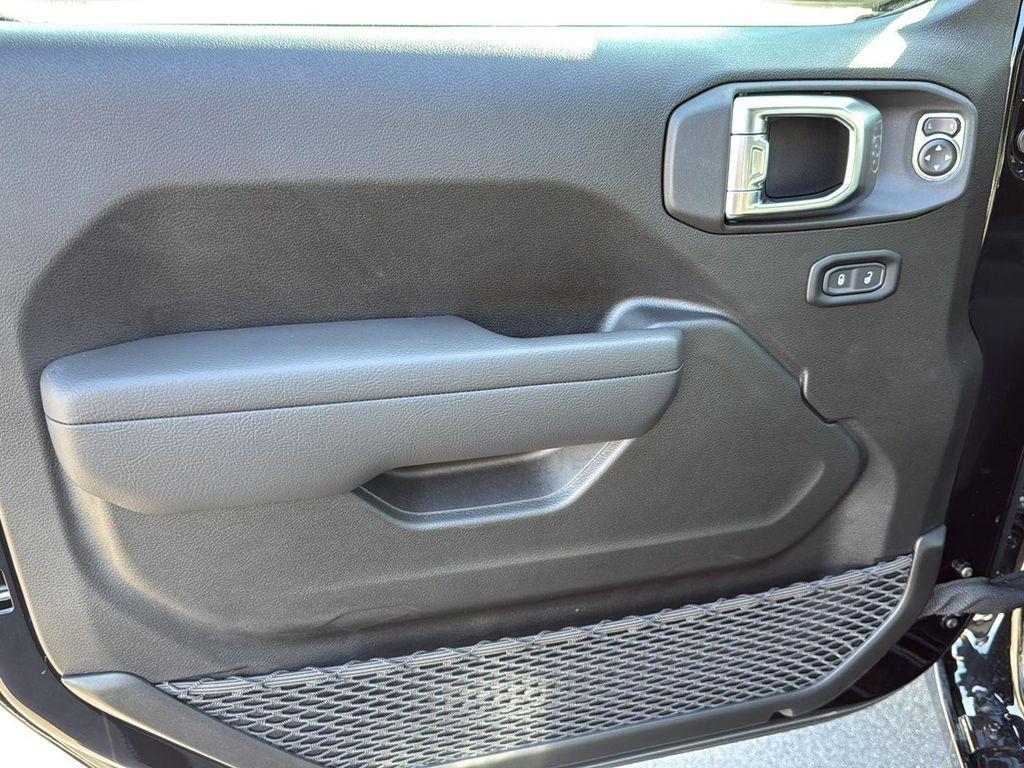 new 2025 Jeep Wrangler car, priced at $41,770