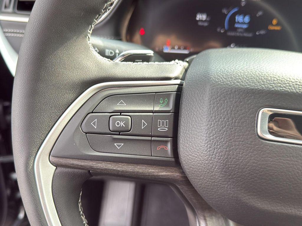 new 2025 Jeep Grand Cherokee car, priced at $39,970