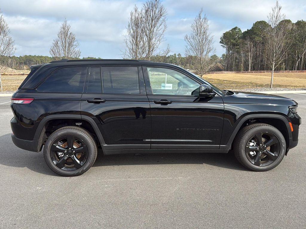 new 2025 Jeep Grand Cherokee car, priced at $39,970