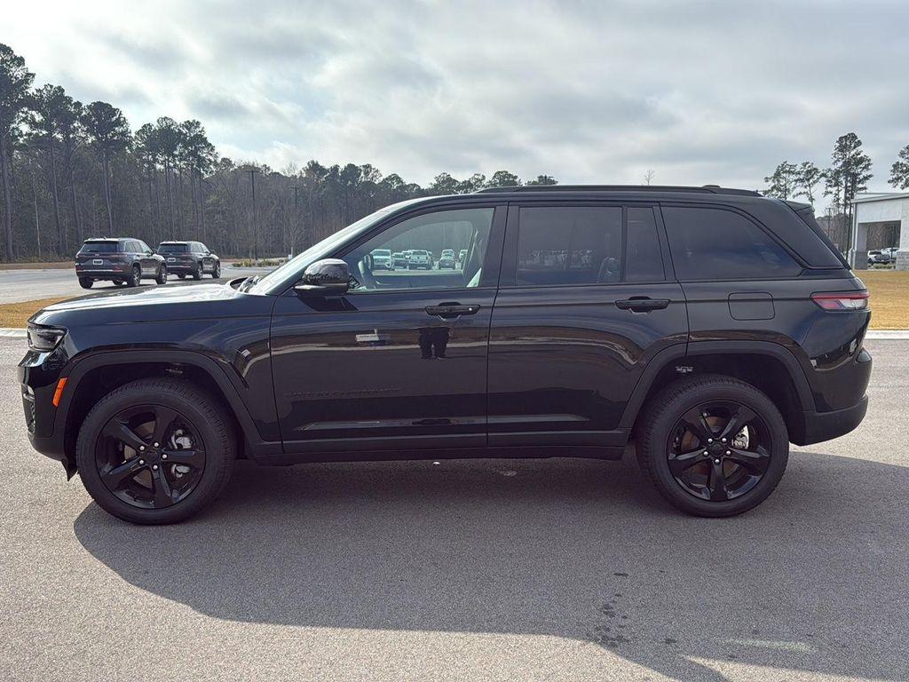 new 2025 Jeep Grand Cherokee car, priced at $39,970