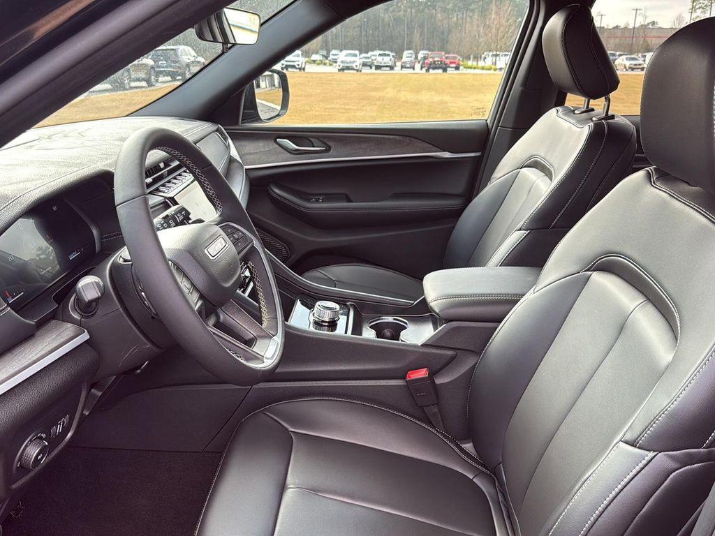 new 2025 Jeep Grand Cherokee car, priced at $39,970