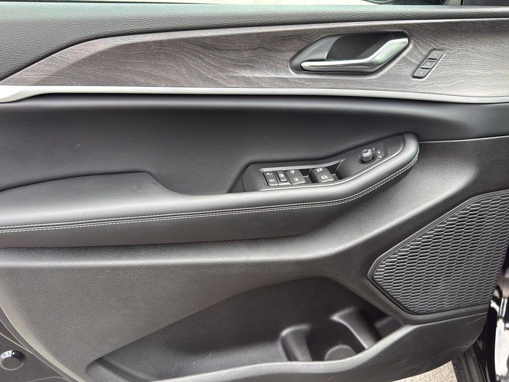 new 2025 Jeep Grand Cherokee car, priced at $39,970