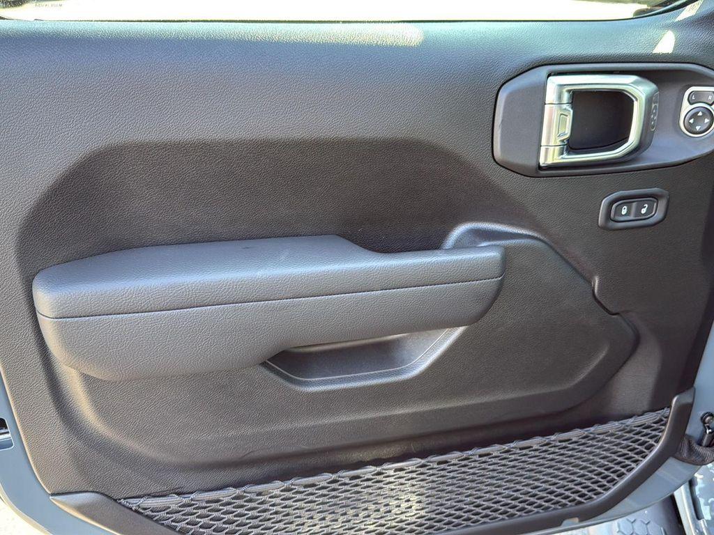 new 2025 Jeep Wrangler car, priced at $41,105