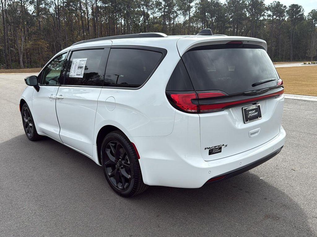 new 2026 Chrysler Pacifica car, priced at $43,160