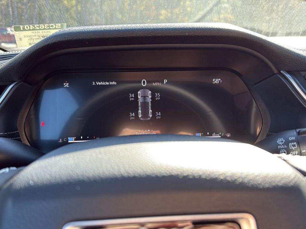 new 2025 Jeep Grand Cherokee car, priced at $41,970