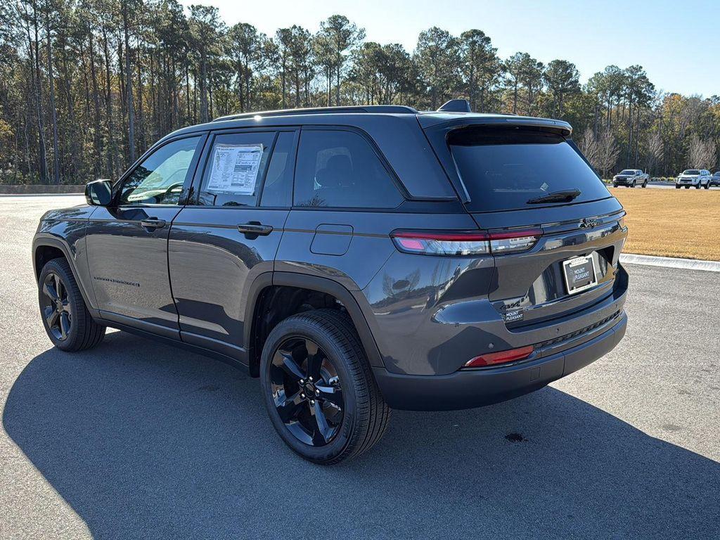new 2025 Jeep Grand Cherokee car, priced at $41,970