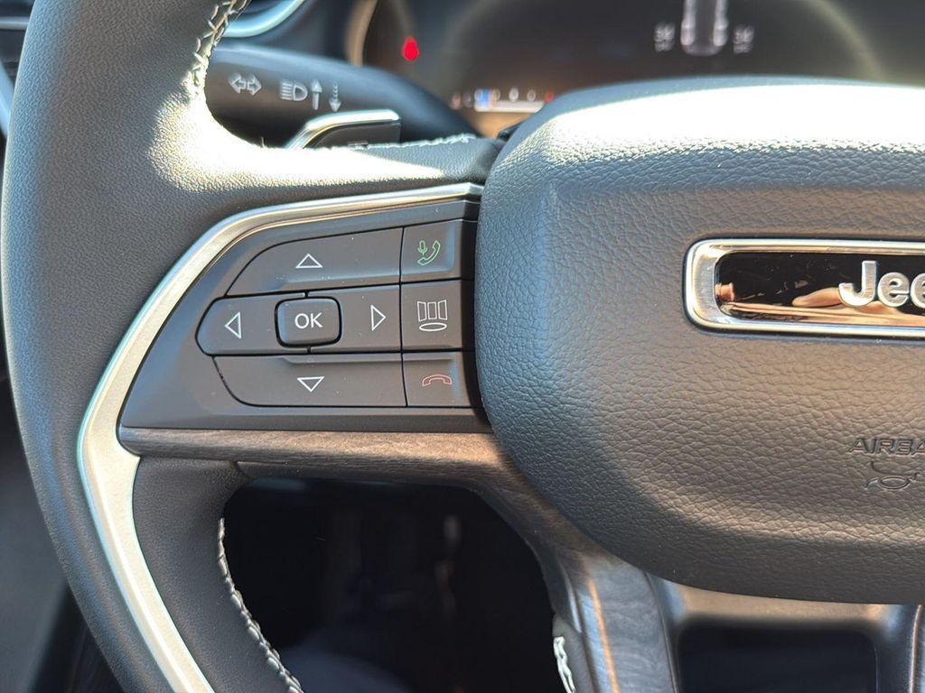 new 2025 Jeep Grand Cherokee car, priced at $41,970