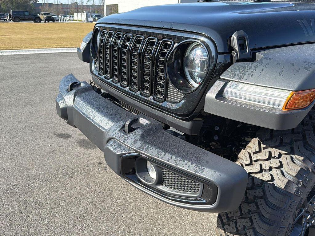 new 2025 Jeep Wrangler car, priced at $45,670