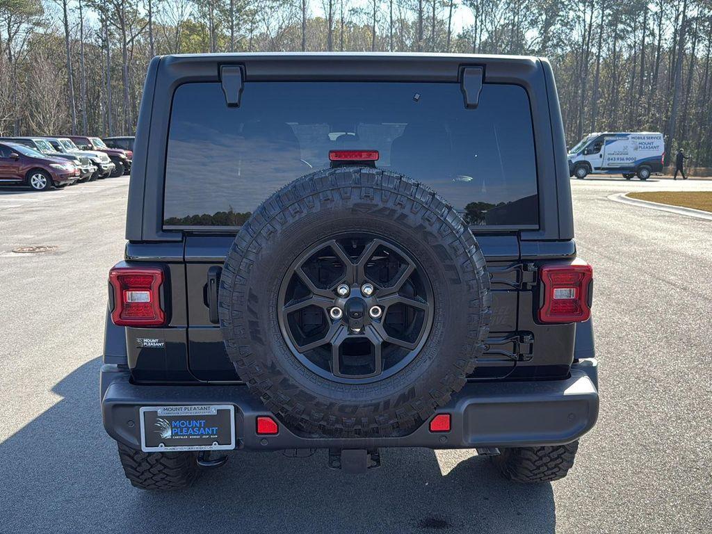 new 2025 Jeep Wrangler car, priced at $45,670