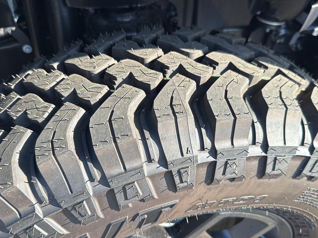 new 2025 Jeep Wrangler car, priced at $45,670