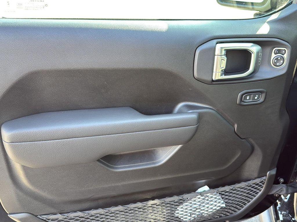 new 2025 Jeep Wrangler car, priced at $45,670