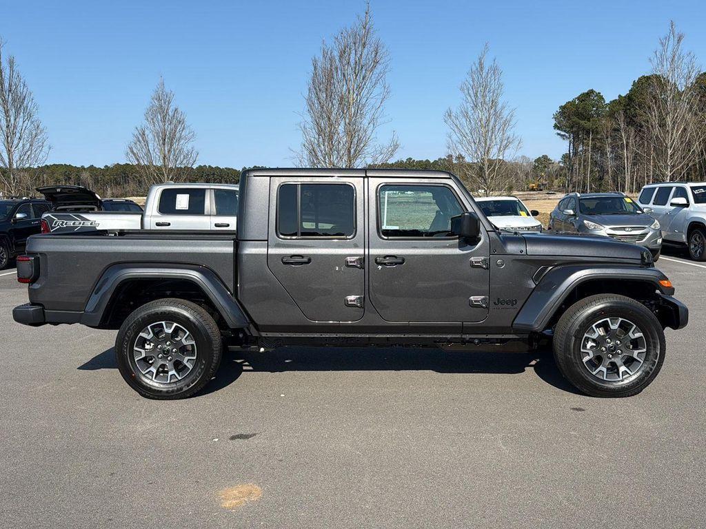 new 2026 Jeep Gladiator car, priced at $51,030