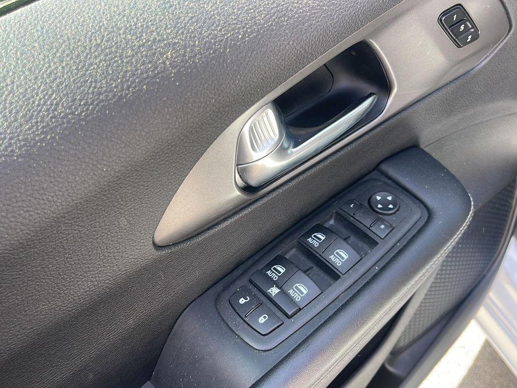 used 2025 Chrysler Pacifica car, priced at $28,149