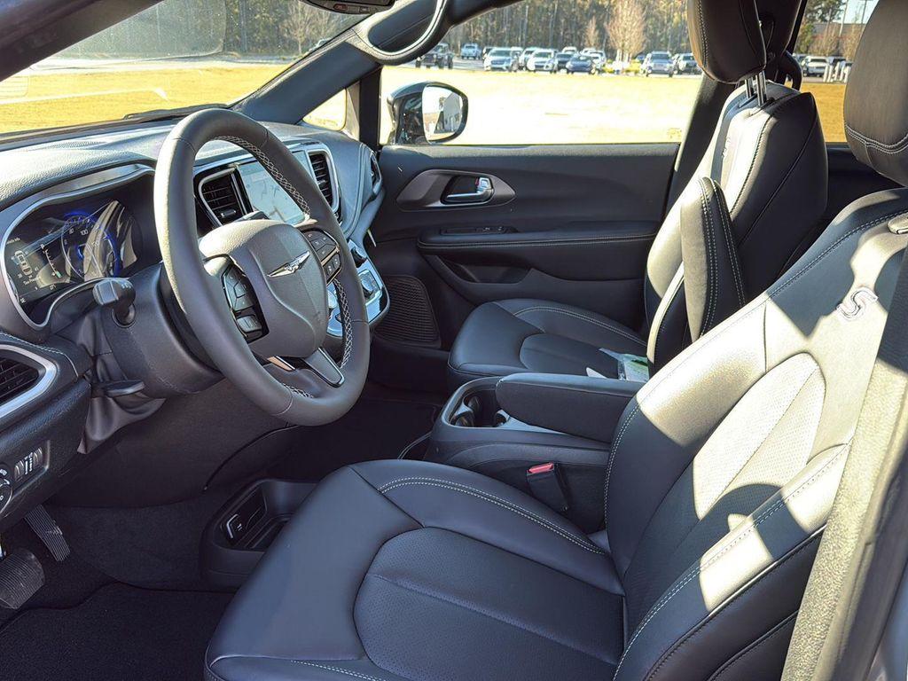 new 2026 Chrysler Pacifica car, priced at $43,655