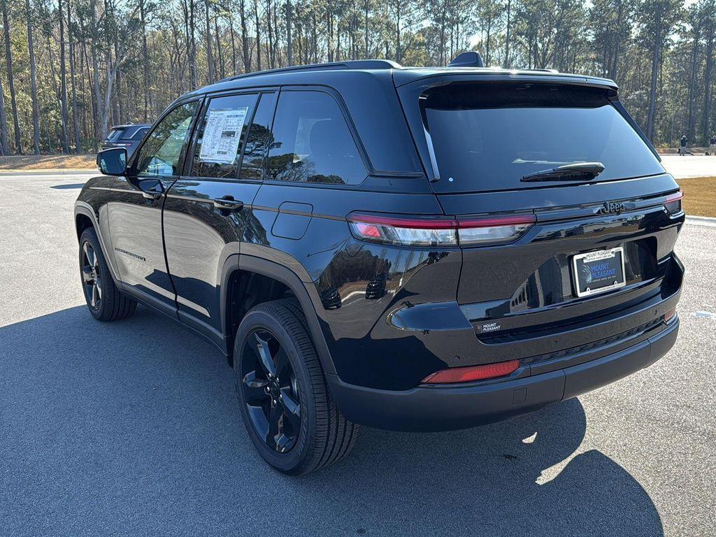 new 2025 Jeep Grand Cherokee car, priced at $36,125