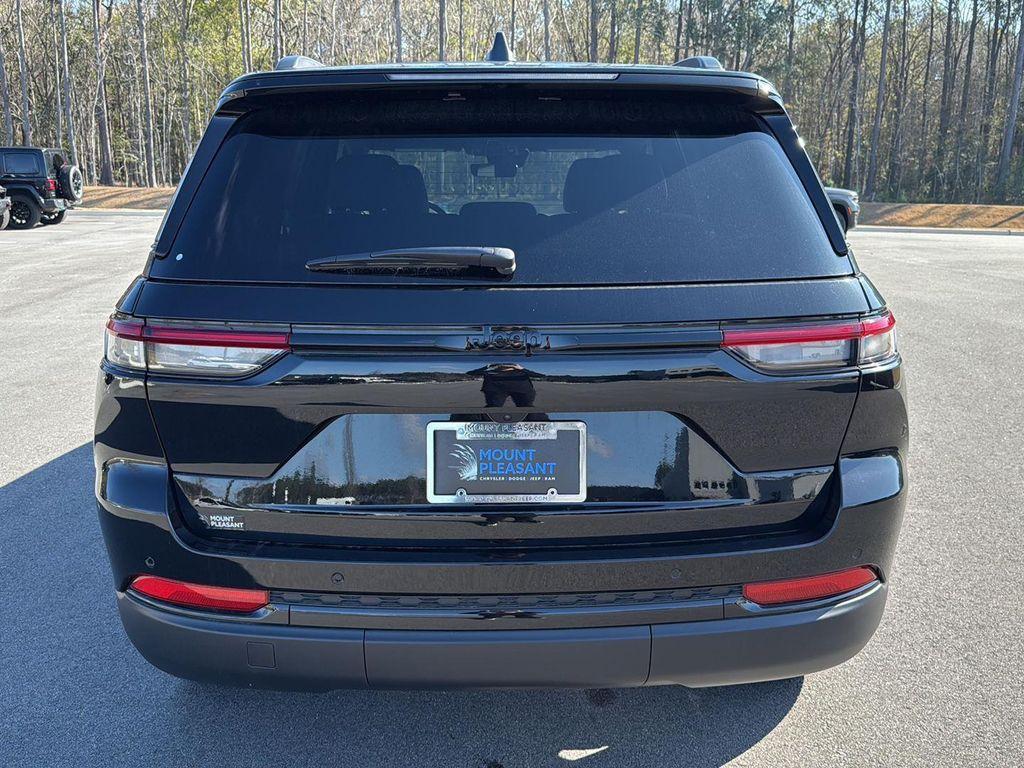 new 2025 Jeep Grand Cherokee car, priced at $36,125