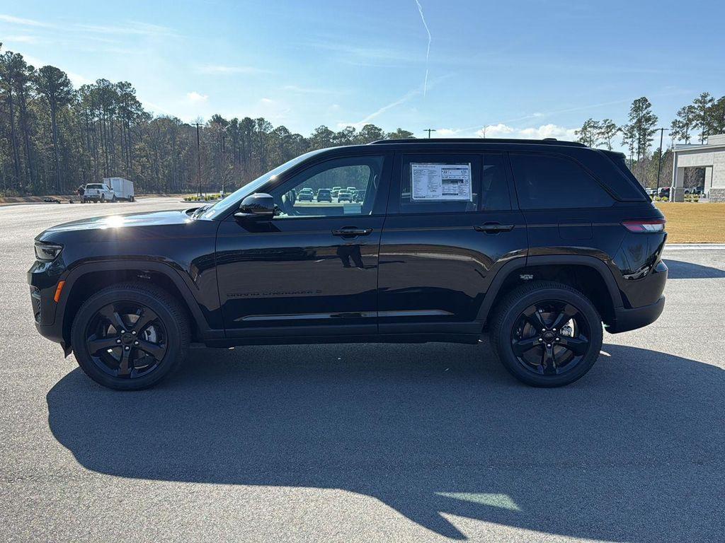 new 2025 Jeep Grand Cherokee car, priced at $36,125