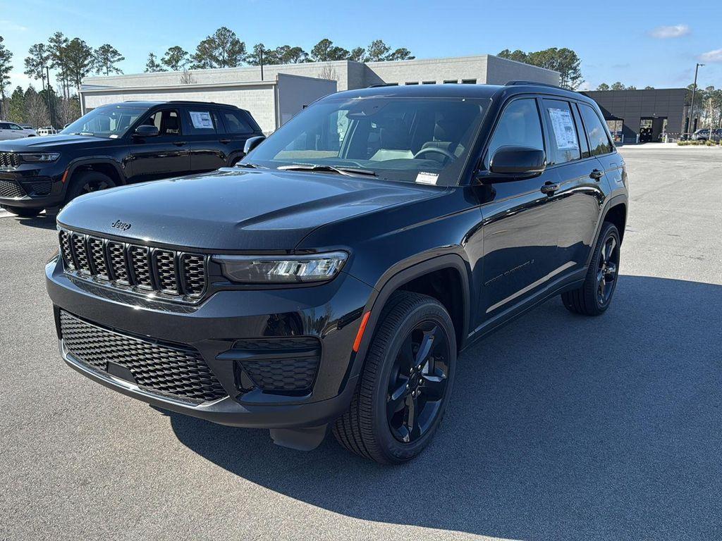 new 2025 Jeep Grand Cherokee car, priced at $36,125
