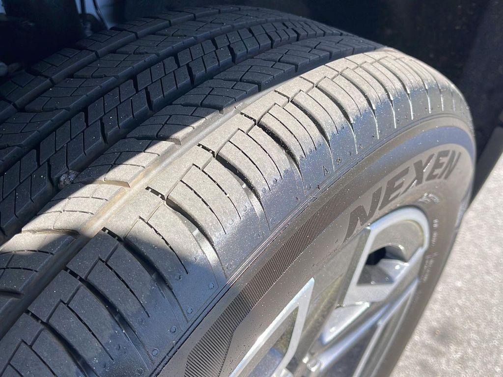 new 2026 Jeep Cherokee car, priced at $41,285