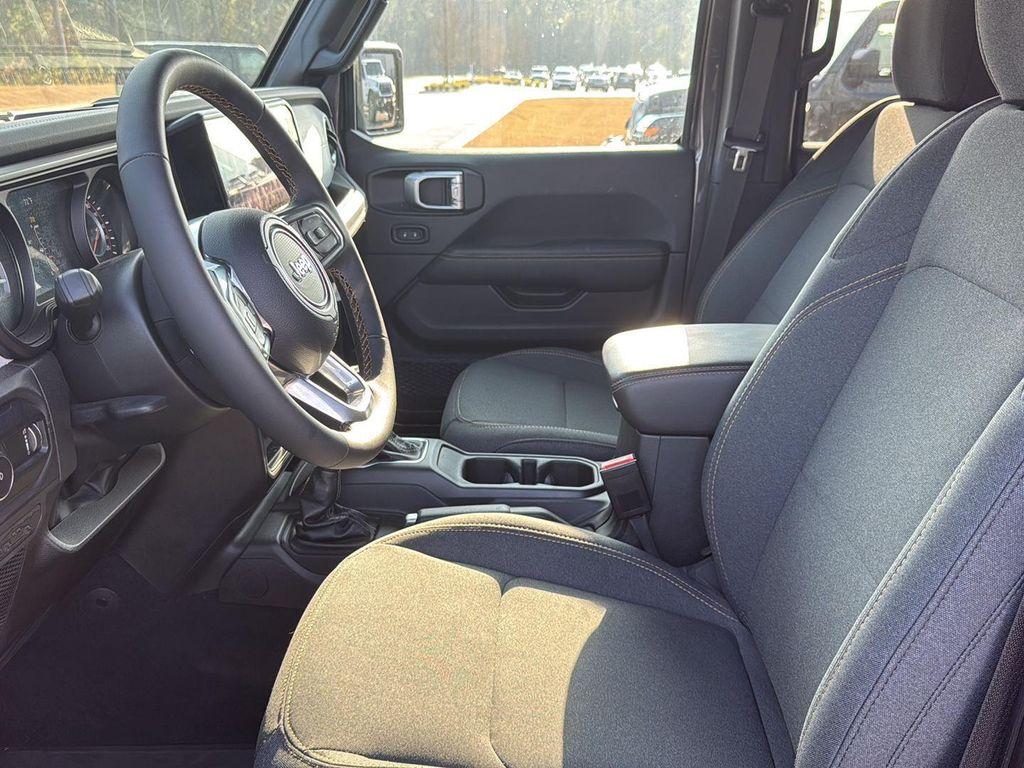 new 2025 Jeep Wrangler car, priced at $40,725