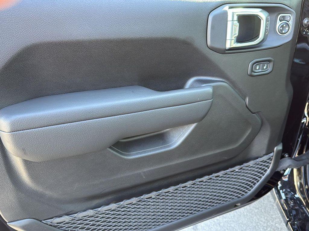 new 2025 Jeep Gladiator car, priced at $37,360