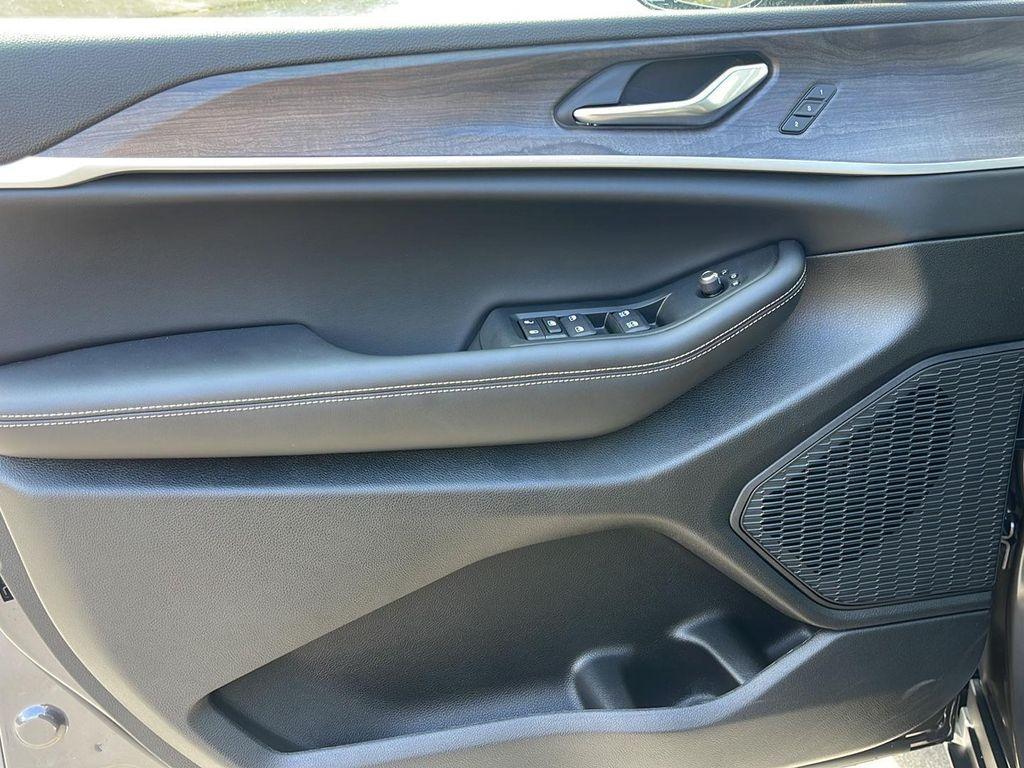 new 2025 Jeep Grand Cherokee car, priced at $39,970