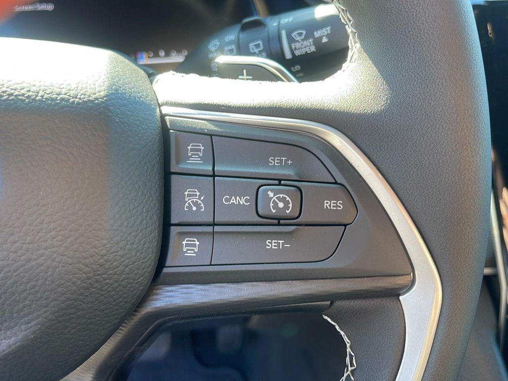 new 2025 Jeep Grand Cherokee car, priced at $32,625