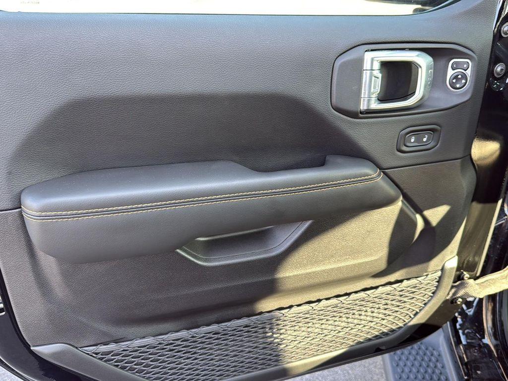 new 2025 Jeep Wrangler car, priced at $45,620