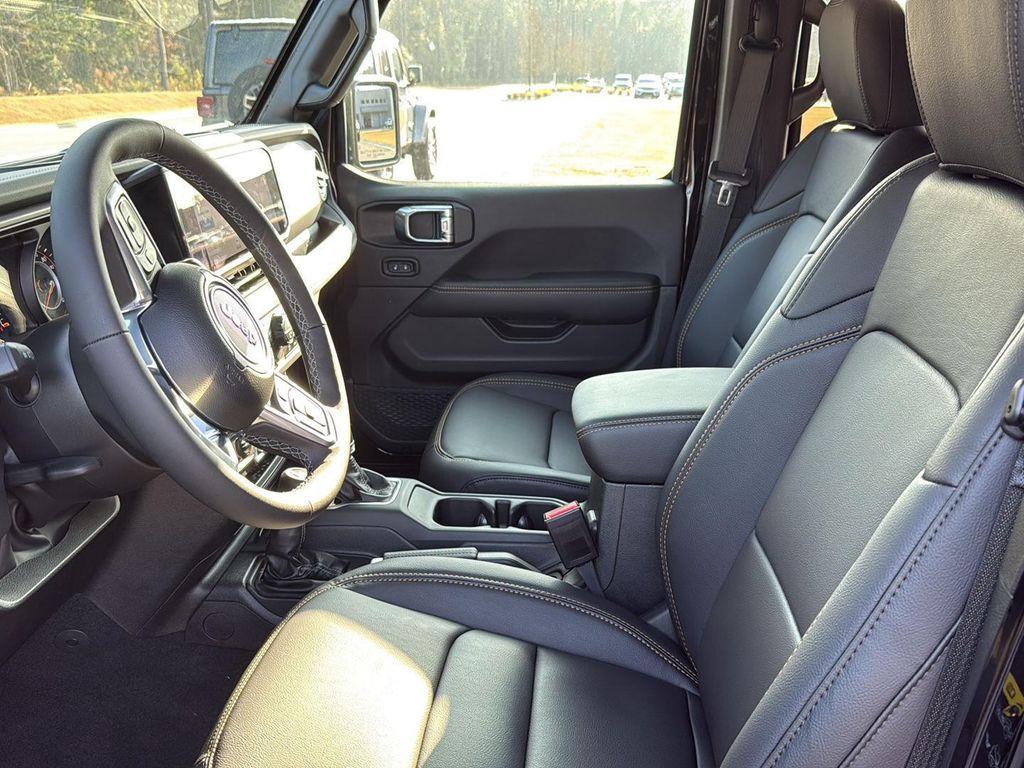 new 2025 Jeep Wrangler car, priced at $45,620
