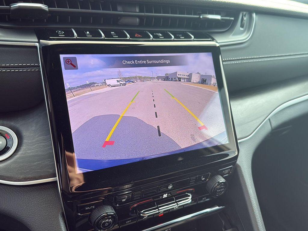 new 2025 Jeep Grand Cherokee car, priced at $39,970