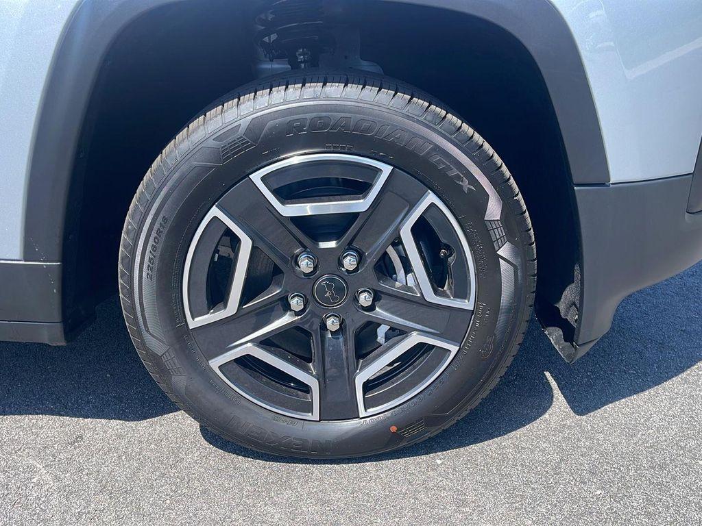 new 2026 Jeep Cherokee car, priced at $40,614
