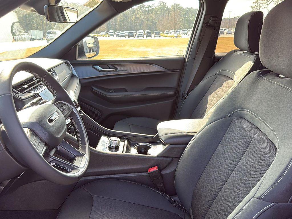 new 2025 Jeep Grand Cherokee car, priced at $32,625