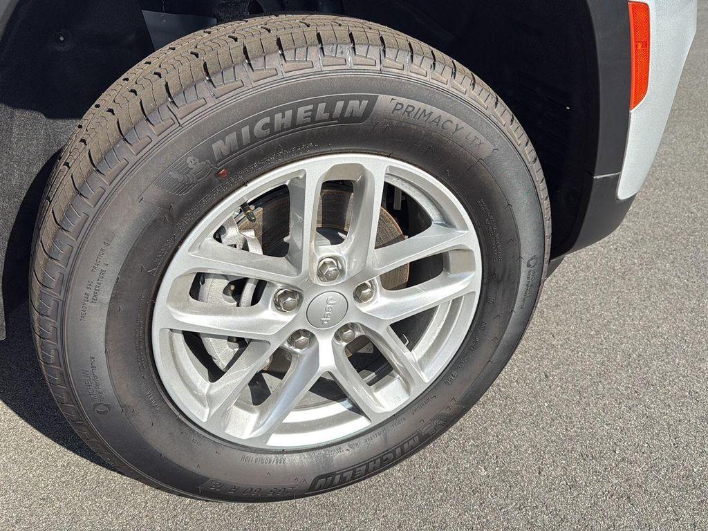 new 2025 Jeep Grand Cherokee car, priced at $32,625