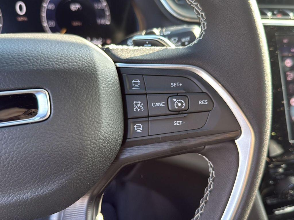 new 2025 Jeep Grand Cherokee car, priced at $32,625