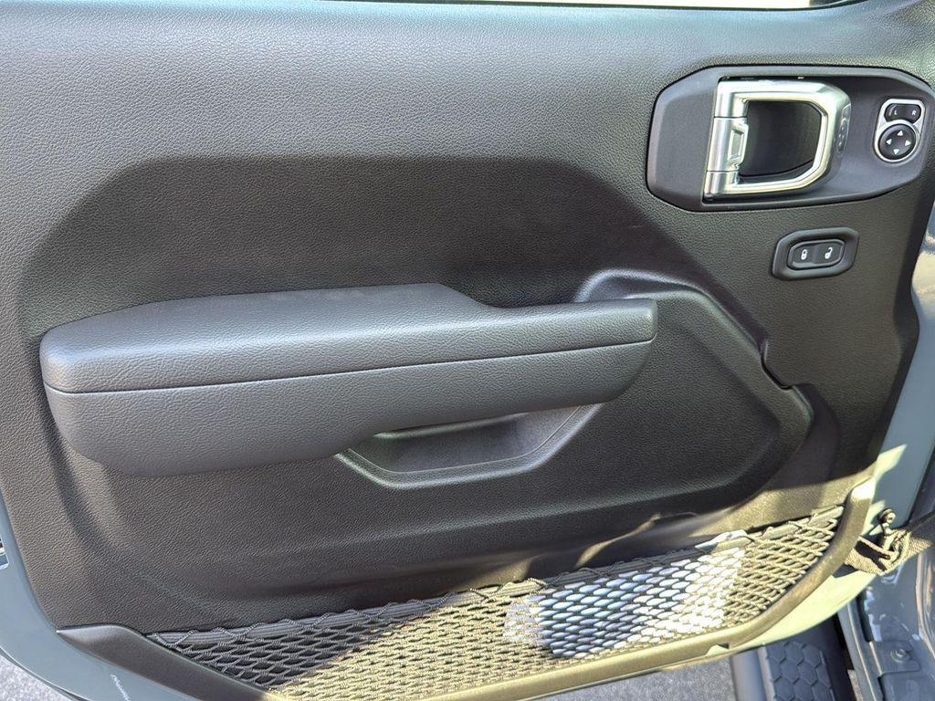 new 2025 Jeep Wrangler car, priced at $41,105