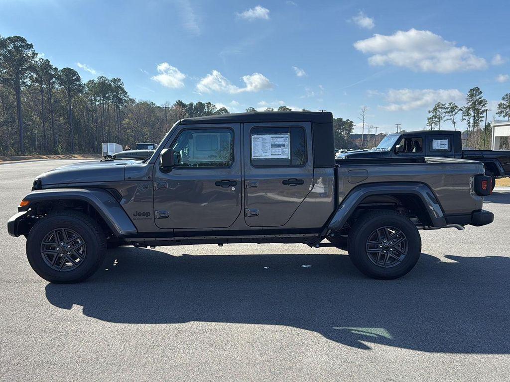 new 2025 Jeep Gladiator car, priced at $39,360