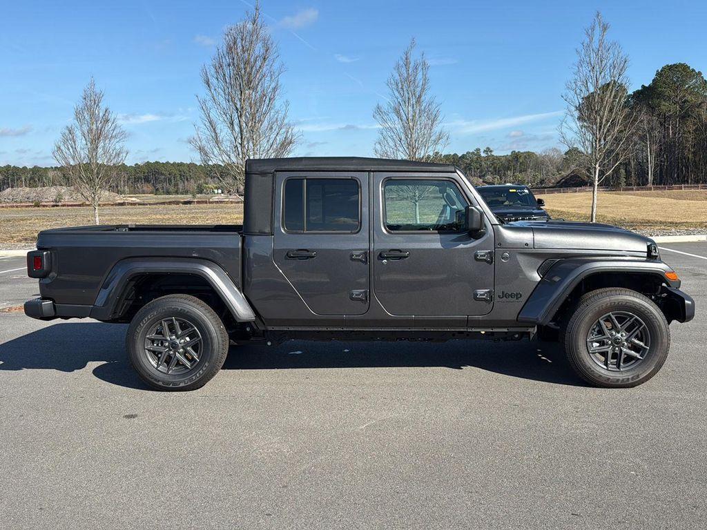 new 2025 Jeep Gladiator car, priced at $39,360