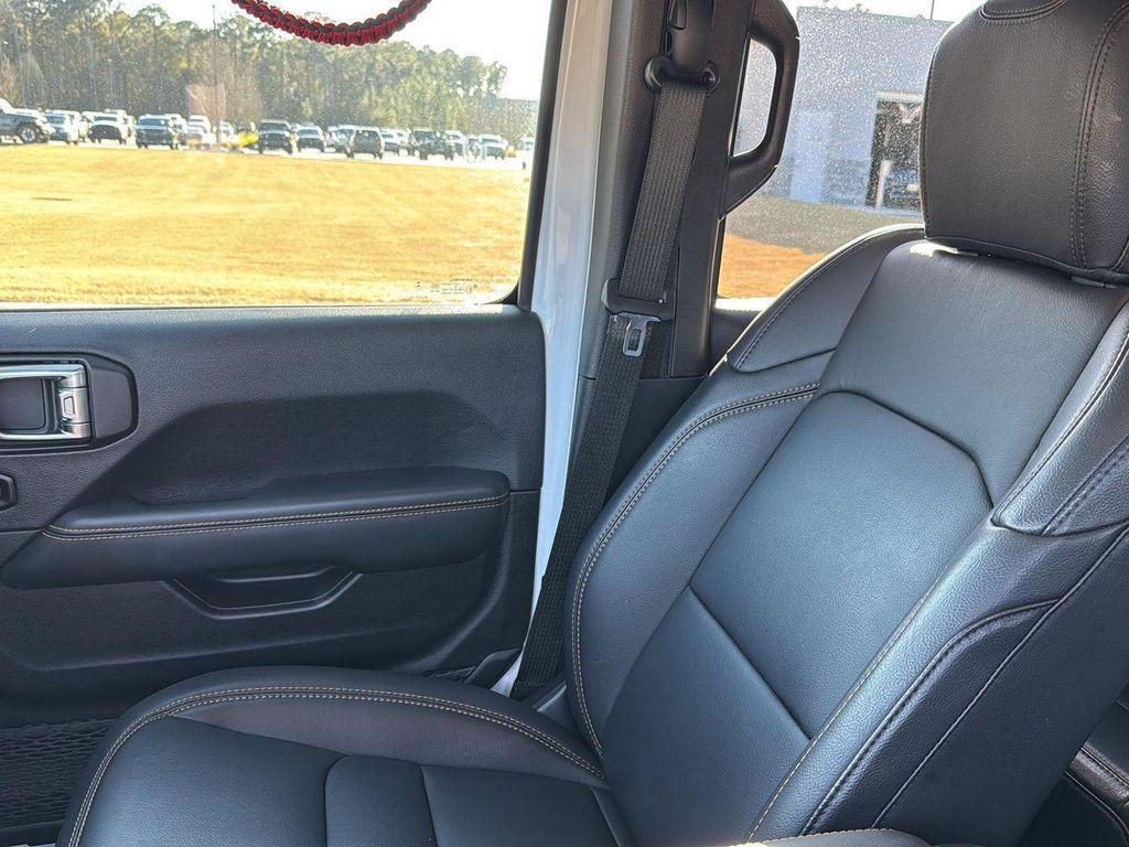 used 2025 Jeep Gladiator car, priced at $40,998