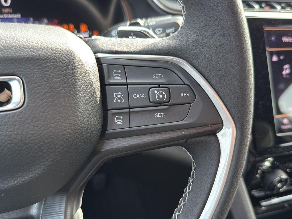 new 2025 Jeep Grand Cherokee car, priced at $32,625