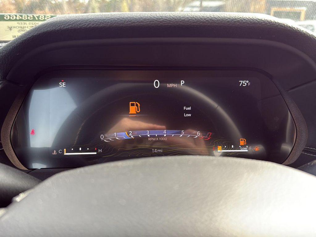 new 2025 Jeep Grand Cherokee car, priced at $32,625