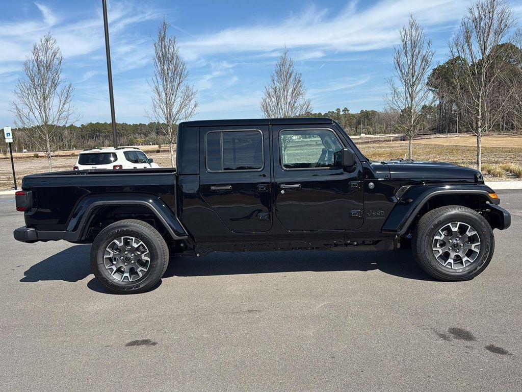 new 2026 Jeep Gladiator car, priced at $51,030
