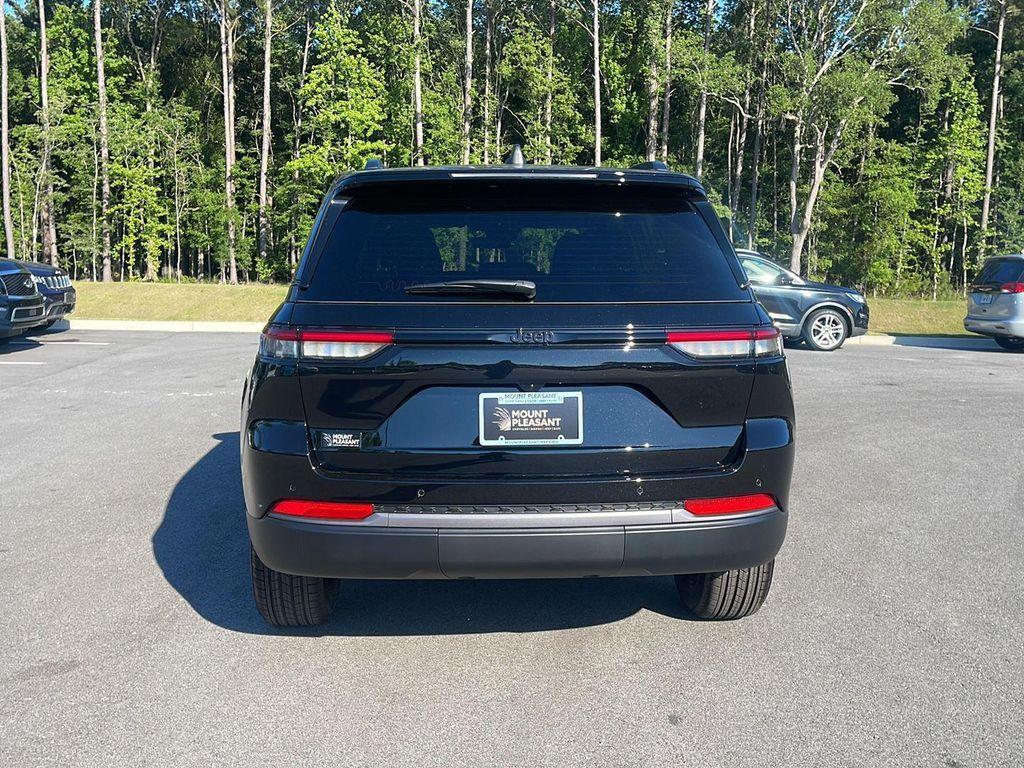 new 2026 Jeep Grand Cherokee car, priced at $40,602