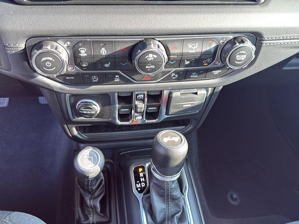 new 2025 Jeep Wrangler car, priced at $46,120