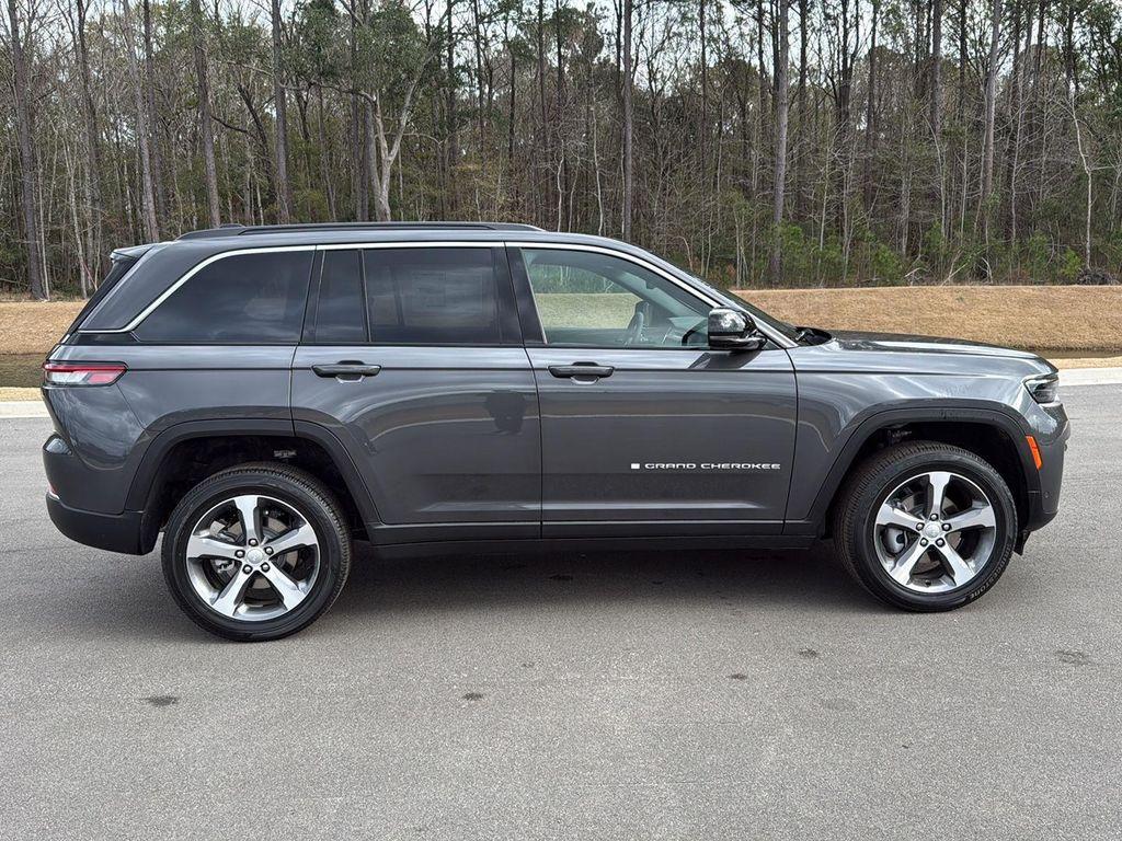 new 2026 Jeep Grand Cherokee car, priced at $48,730