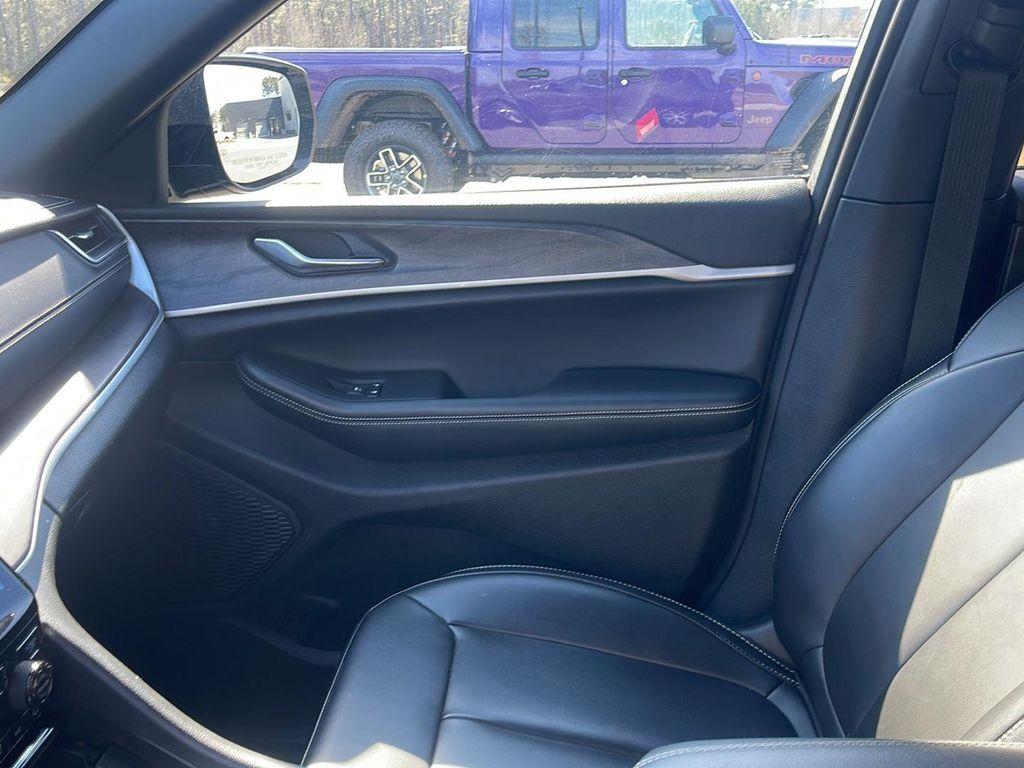 new 2025 Jeep Grand Cherokee car, priced at $37,245