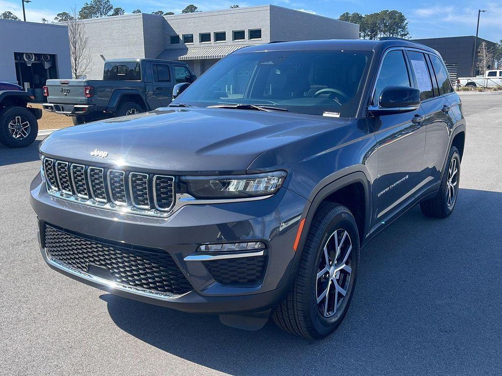 new 2025 Jeep Grand Cherokee car, priced at $37,245