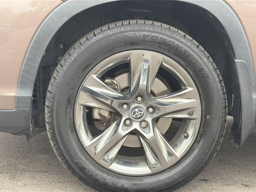 used 2019 Toyota Highlander car, priced at $27,220