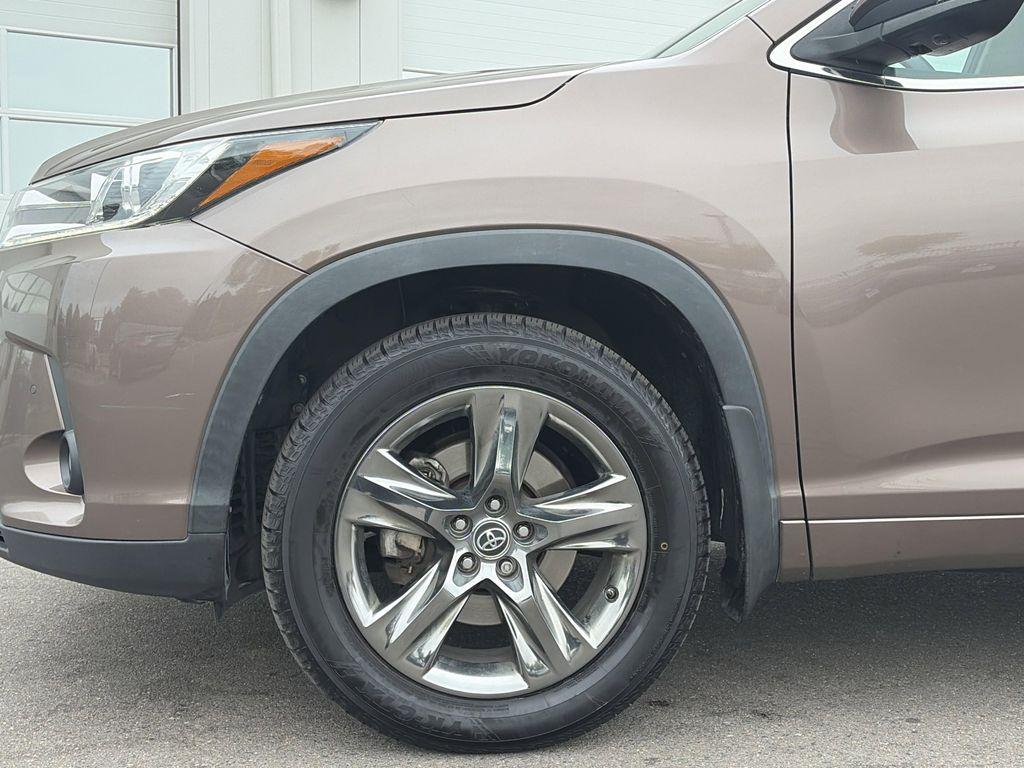 used 2019 Toyota Highlander car, priced at $27,220
