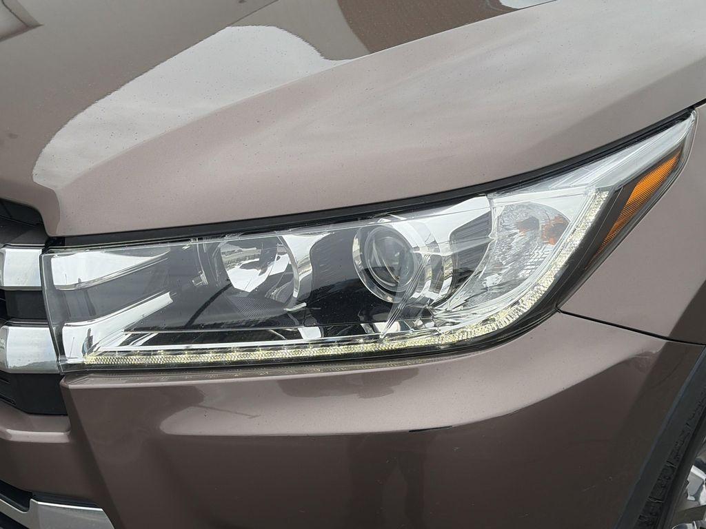 used 2019 Toyota Highlander car, priced at $27,220