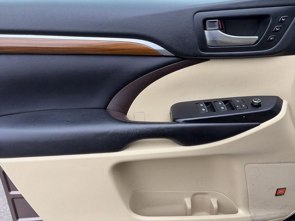 used 2019 Toyota Highlander car, priced at $27,220